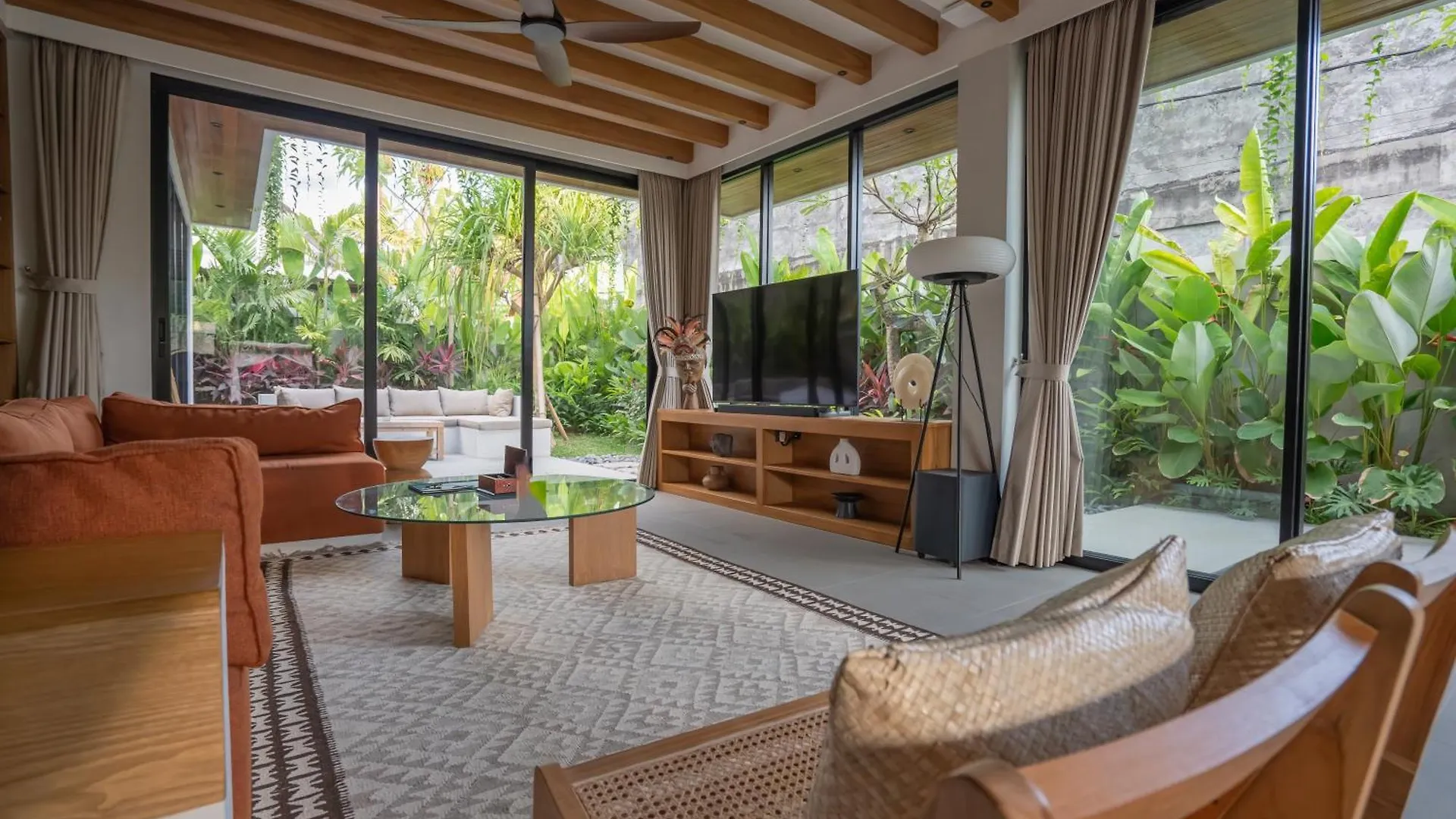 Urban Retreat 3Br Family Friendly Villa Wcook Seminyak  0*, Seminyak (Bali)