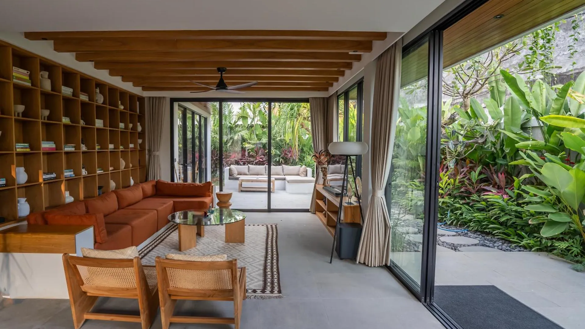 Urban Retreat 3Br Family Friendly Villa Wcook Seminyak  0*, Seminyak (Bali)