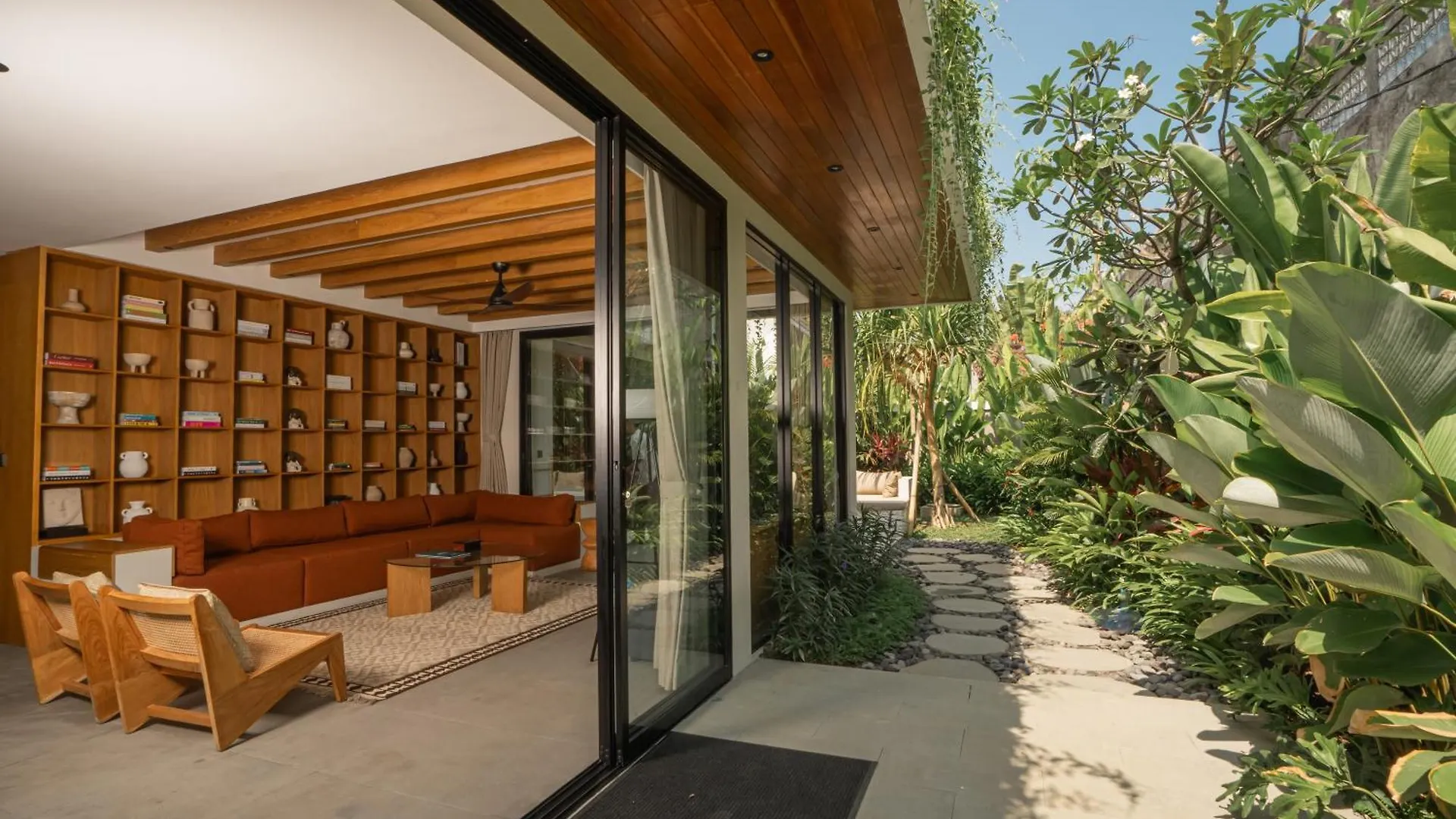 Urban Retreat 3Br Family Friendly Villa Wcook Seminyak