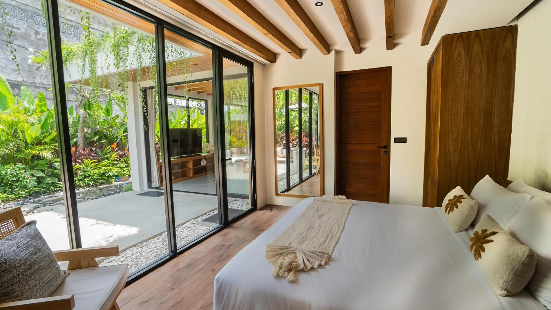 Urban Retreat 3Br Family Friendly Villa Wcook Seminyak