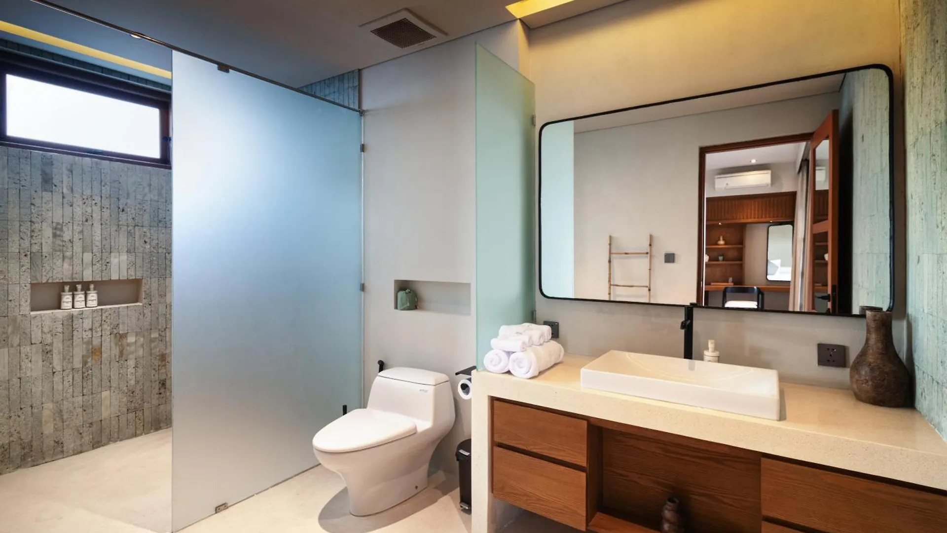 The Urban Retreat - Family Friendly Villas Central Seminyak